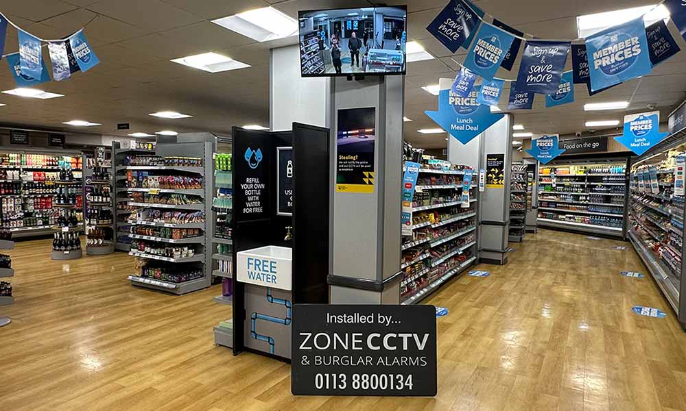 public-view-face-tracking-camera-at-a-shop-entrance-1